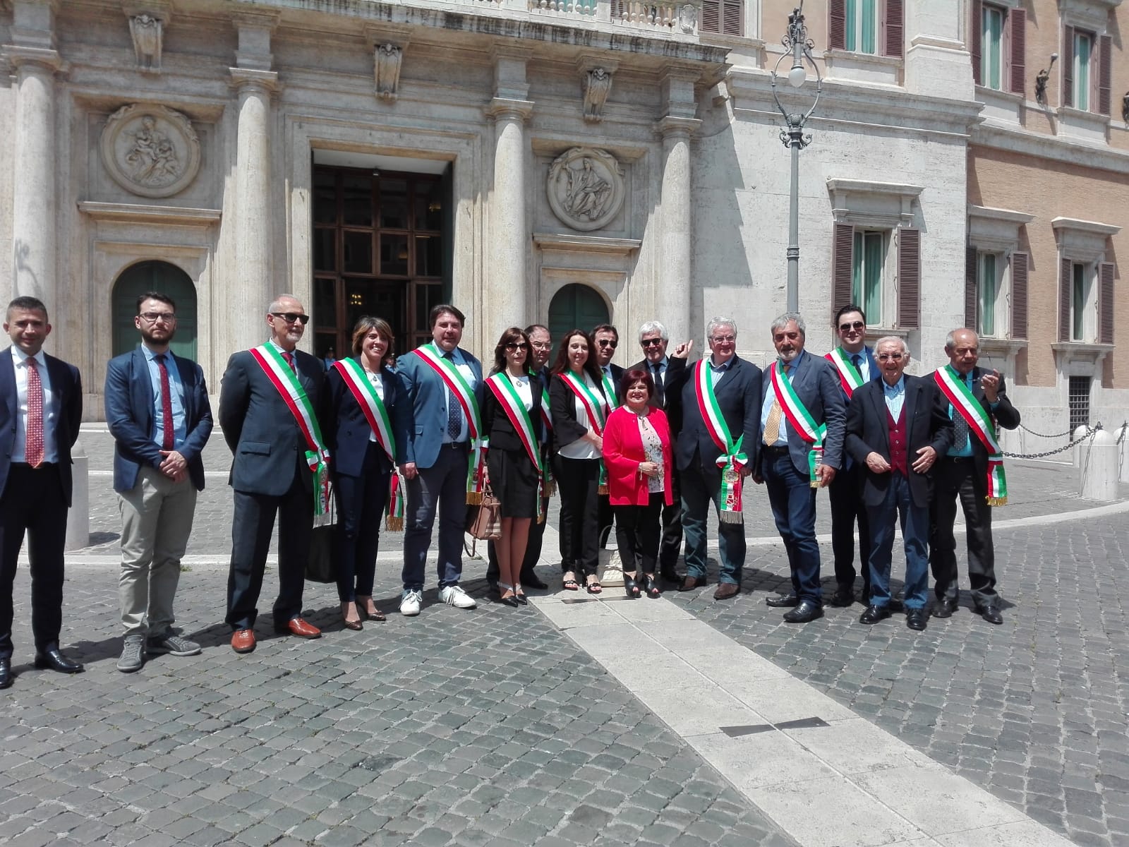 https://www.agenziaeventi.org/immagini_news/07-06-2019/1559917459-35-.jpg