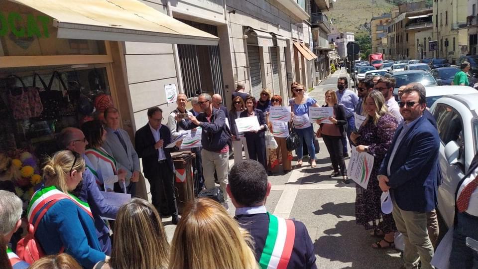 https://www.agenziaeventi.org/immagini_news/2945/tivoli-avvocati-in-protesta-contro-le-chiusure-dell-ufficio-del-giudice-di-pace-2945.jpg