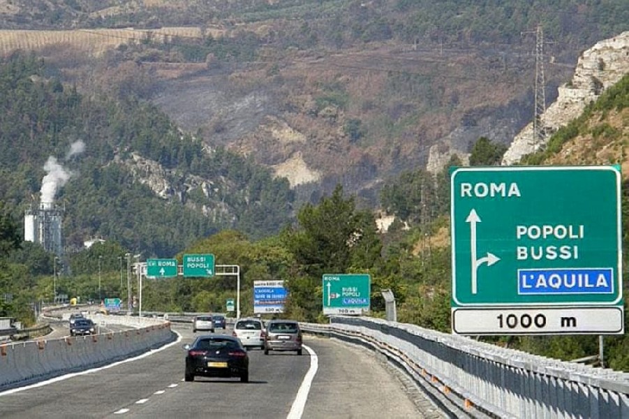 https://www.agenziaeventi.org/immagini_news/3045/a24-e-a25-il-consiglio-dei-ministri-revoca-la-concessione-a-strada-dei-parchi-3045.jpg