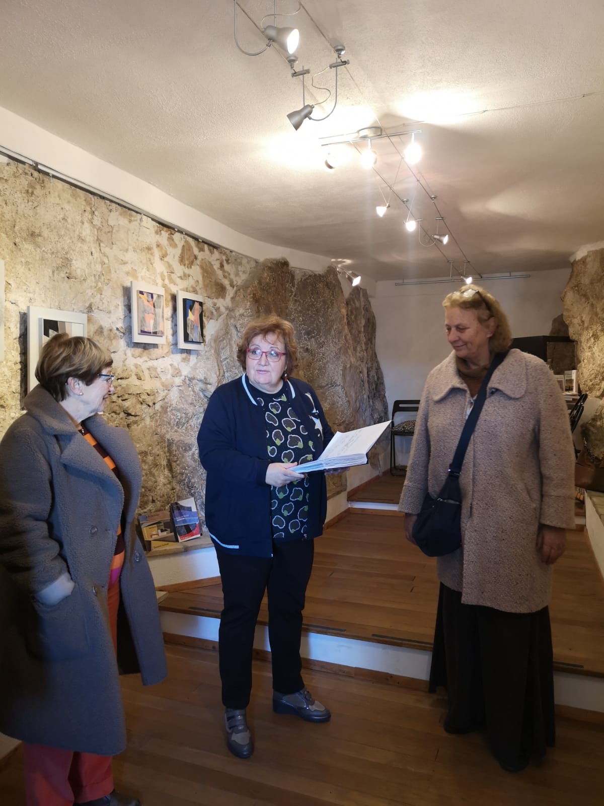 https://www.agenziaeventi.org/immagini_news/3357/olevano-romano-al-torcoliere-la-collettiva-walking-together-3357.jpg