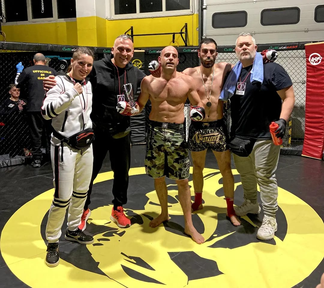 https://www.agenziaeventi.org/immagini_news/3378/conforti-fighters-team-di-nuovo-sul-podio-il-titolo-face-to-face-a-manuel-chialastri-3378.jpg