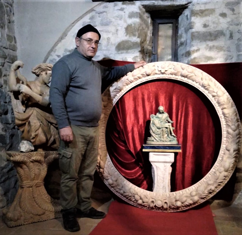 https://www.agenziaeventi.org/immagini_news/3474/sacro-ritiro-di-bellegra-opera-straordinaria-in-bella-mostra-di-frate-nicola-tutolo-prima-di-partire-per-il-vaticano-3474.jpg