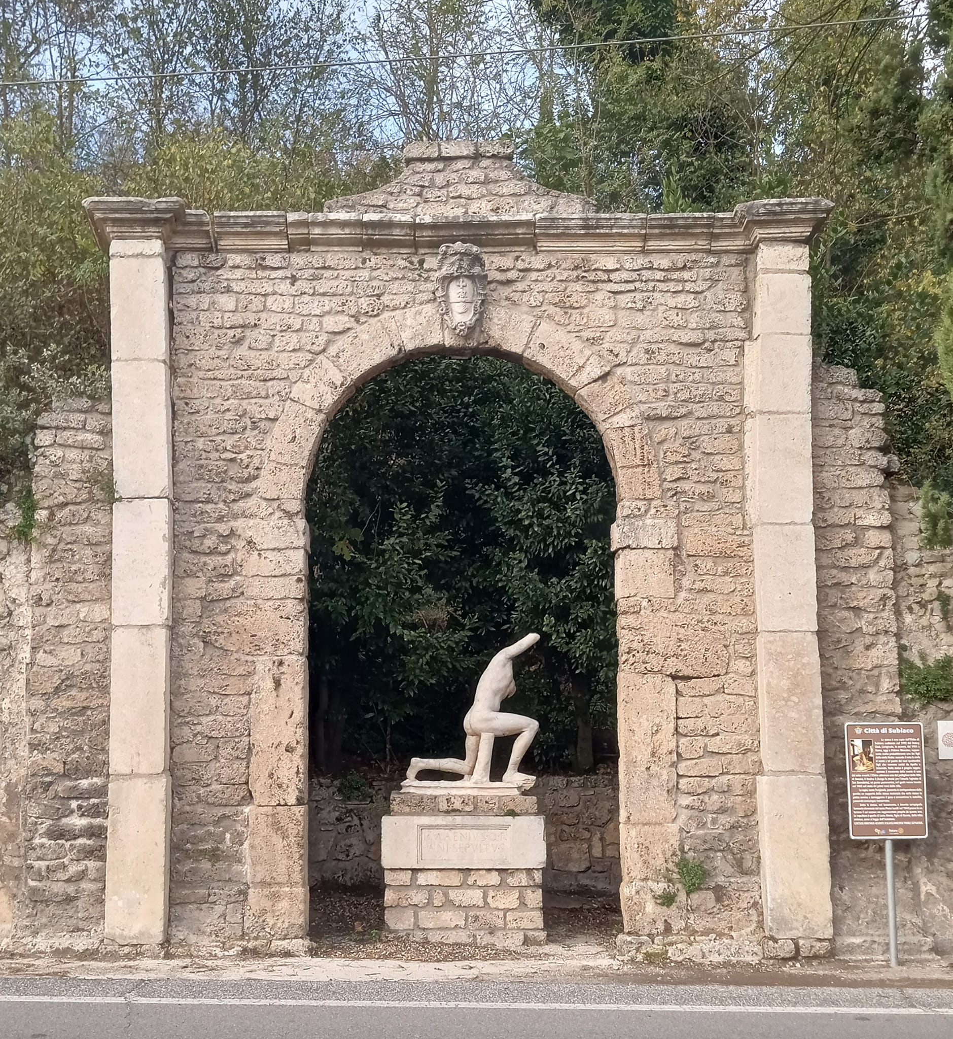 https://www.agenziaeventi.org/immagini_news/3864/riscoperta-del-significato-storico-e-culturale-dell-arco-di-menio-a-subiaco-3864.jpg