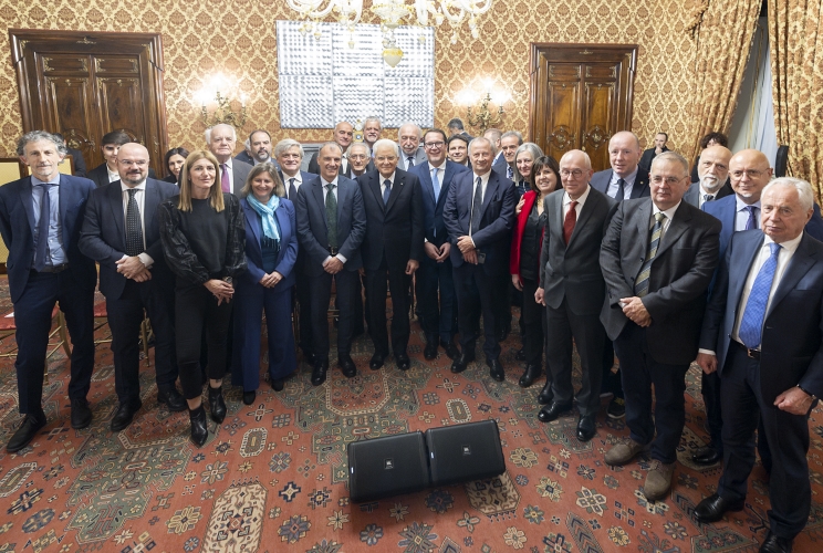 https://www.agenziaeventi.org/immagini_news/3902/il-presidente-mattarella-ha-ricevuto-una-rappresentanza-dell-uncem-3902.JPG
