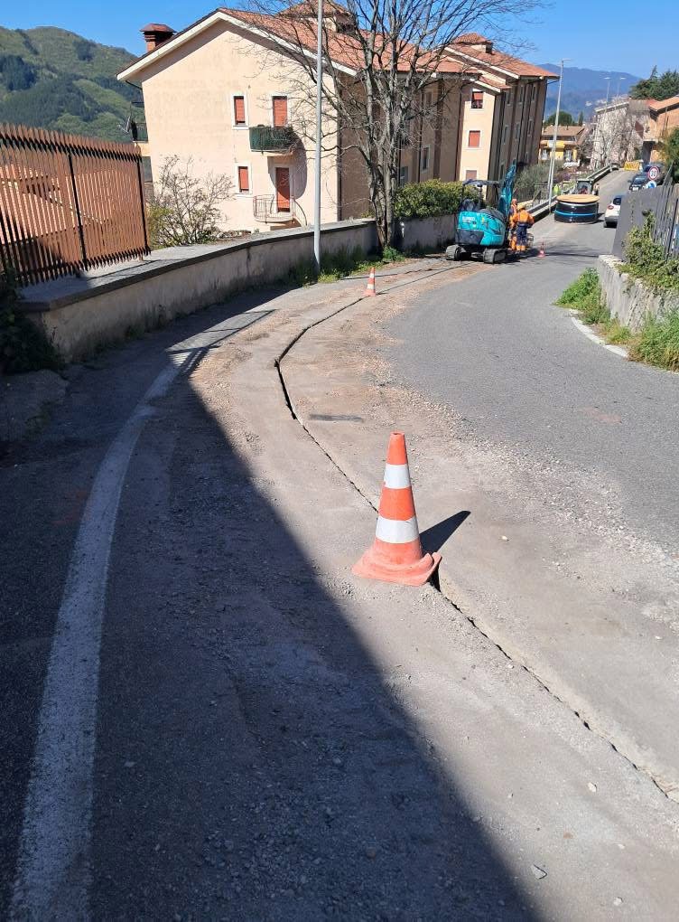 https://www.agenziaeventi.org/immagini_news/4805/arcinazzo-romano-isola-ecologica-informatizzata-e-lavori-fibra-ottica-4805.jpg