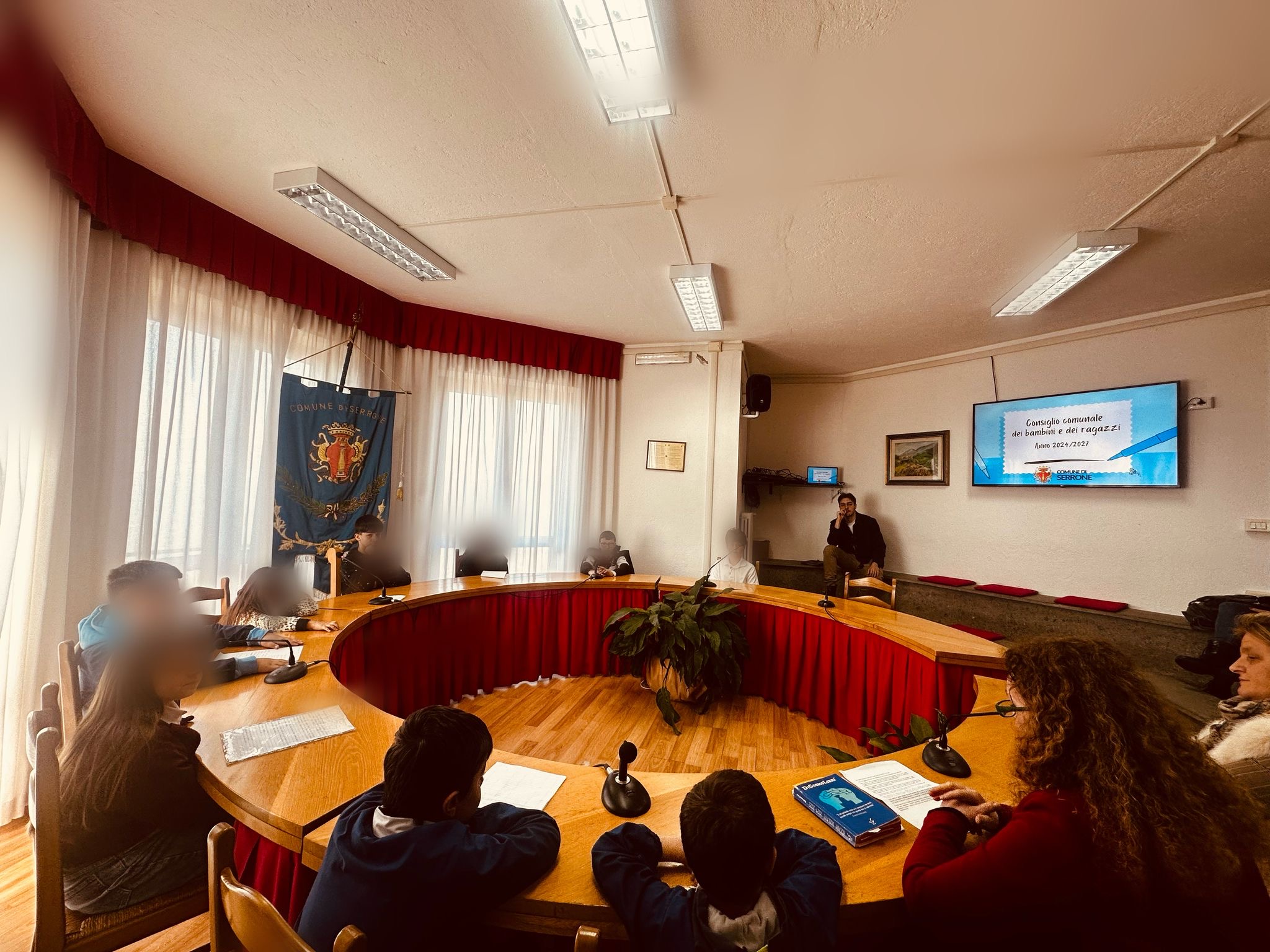 https://www.agenziaeventi.org/immagini_news/4812/serrone-9-aprile-2025-ndash-prima-seduta-del-consiglio-comunale-dei-bambini-e-dei-ragazzi-4812.jpg
