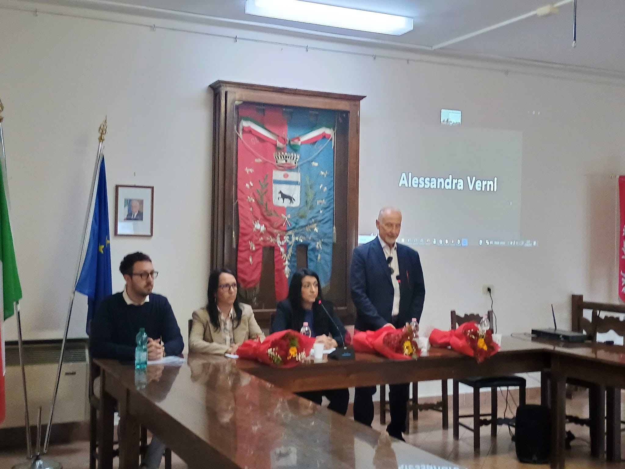 https://www.agenziaeventi.org/immagini_news/4819/mandela-e-donna-4819.jpg
