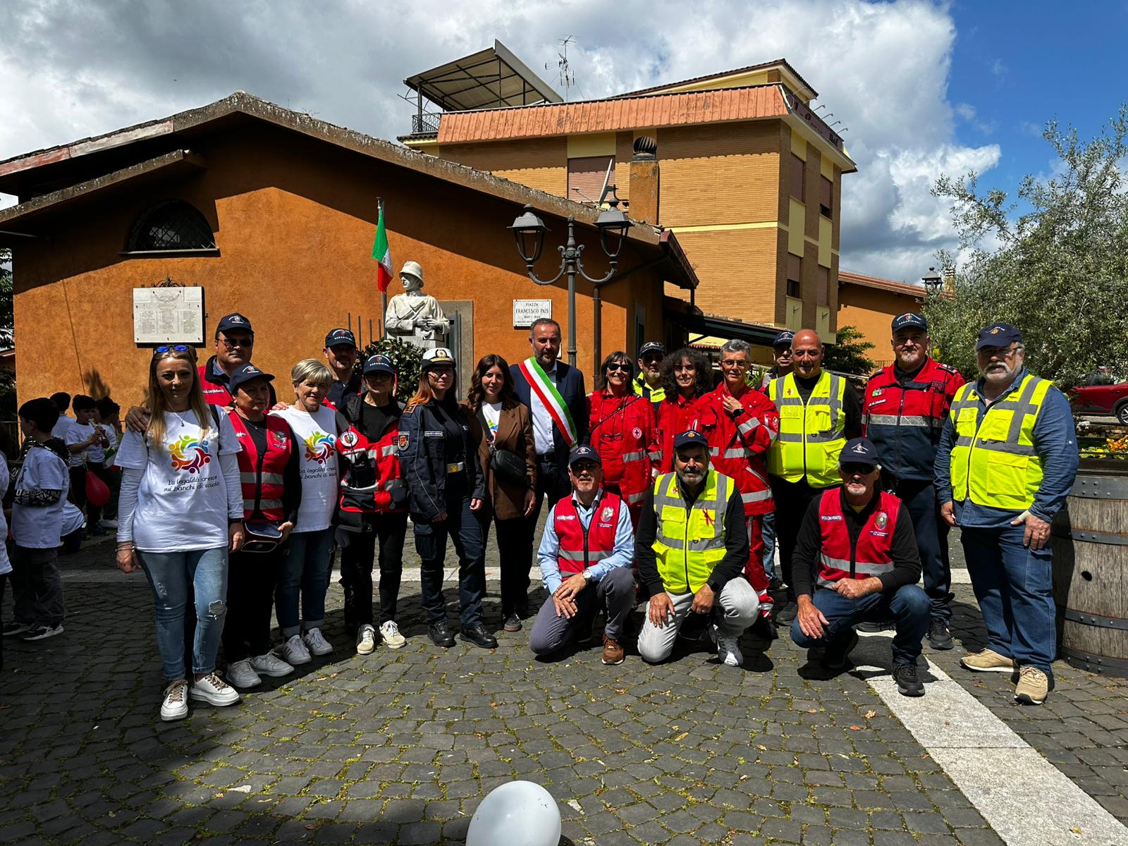 https://www.agenziaeventi.org/immagini_news/4884/serrone-23-maggio-2025-ndash-un-paese-in-cammino-verso-la-legalita-memoria-istruzione-e-impegno-civico-4884.jpg
